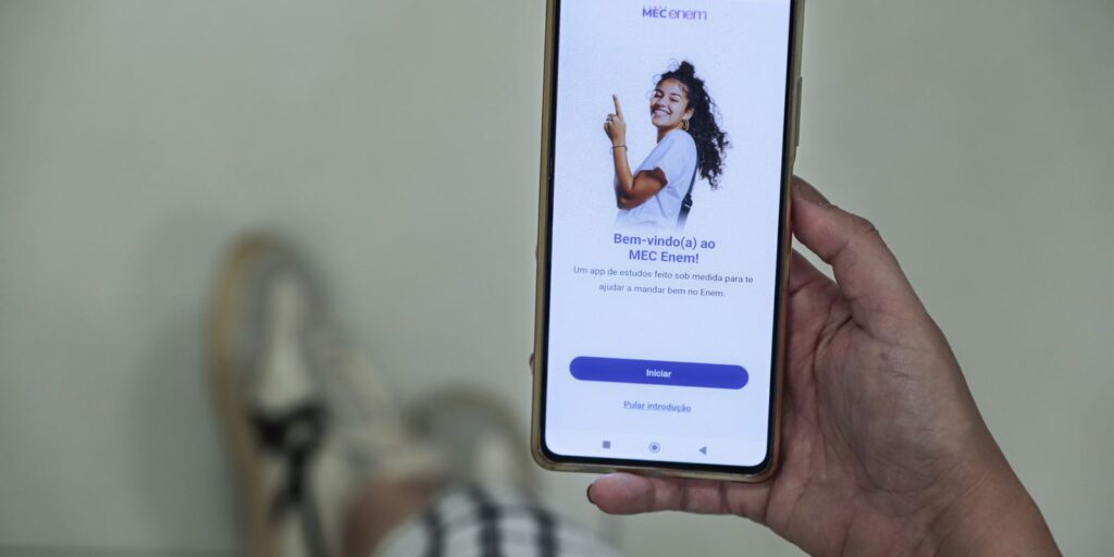 Enem: aplicativo do MEC traz simulados e correção de redações enem:-aplicativo-do-mec-traz-simulados-e-correcao-de-redacoes