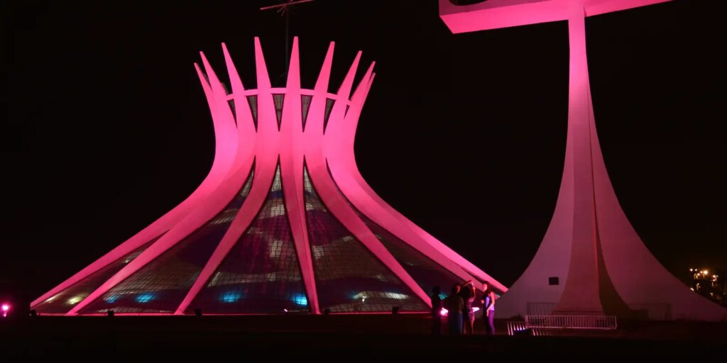 outubro-rosa:-carretas-da-mulher-levam-servicos-de-saude-a-populacao