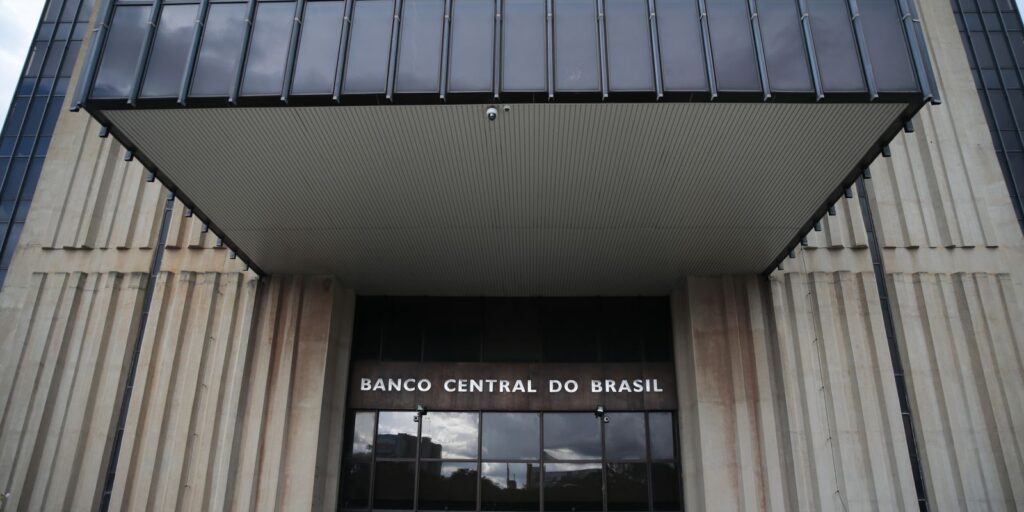 Mercado financeiro reduz para 4,72% previsão de inflação em 2025 mercado-financeiro-reduz-para-4,72%-previsao-de-inflacao-em-2025