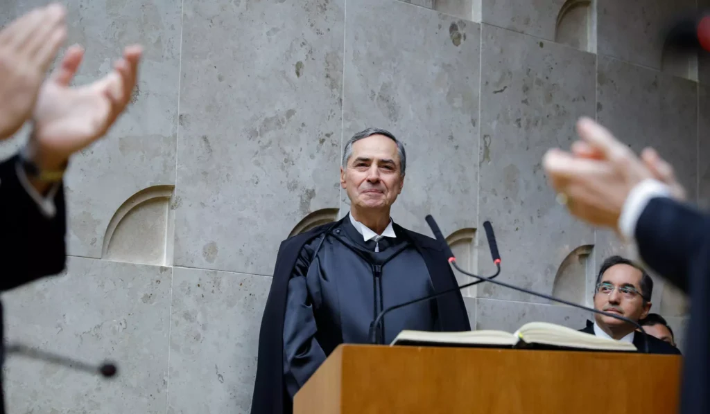 Barroso passa mal e é internado em hospital de Brasília