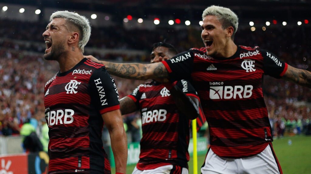Flamengo vence na Argentina e está na fina da Libertadores