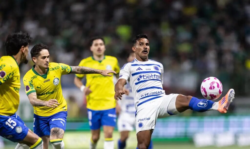 Palmeiras empata e permanece abaixo do Flamengo