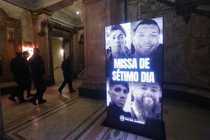 Missa de 7º dia homenageia policiais mortos em operação no Rio